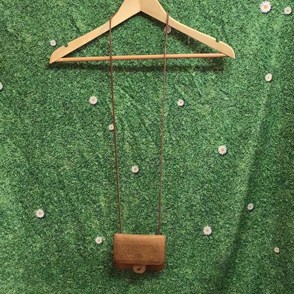 Brazilian🌟artisan made🍮tiny purse, long strap. Beautiful! - Picture 11 of 13